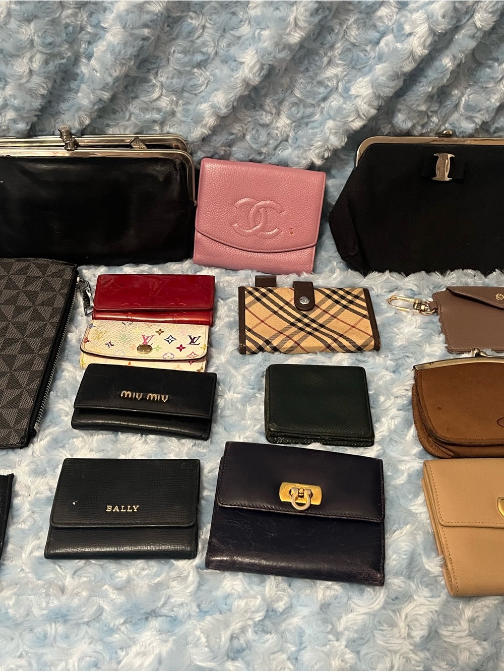 10 luxury project items and 4 non brand items. Chanel wallet has code inside
